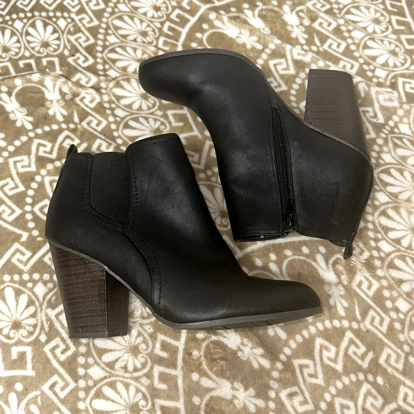 Fergalicious Petey Gore Side Ankle Boot 10 M - Picture 1 of 10